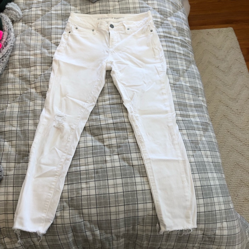 White skinny jeans